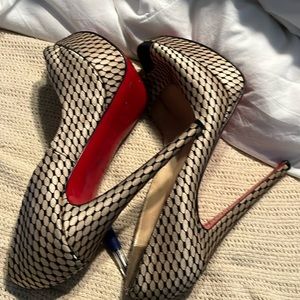 christian louboutin shoe 40